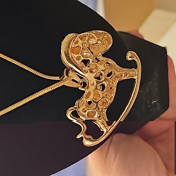 BETSEY JOHNSON COLOR CRYSTAL ENAMEL RHINESTONE ROCKING HORSE PENDANT NECKLACE - Picture 3 of 4